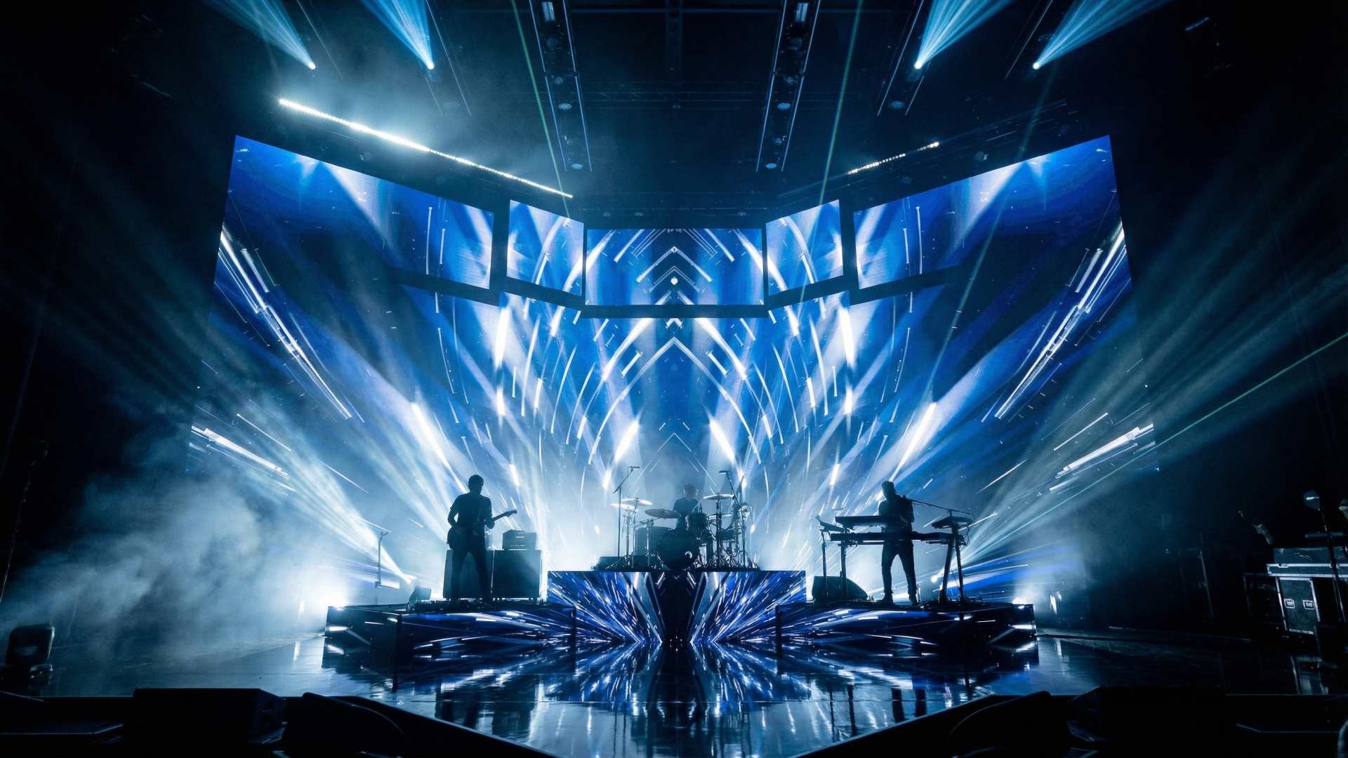 art-glint-limeartgroup-vj-loop-usecase-5 Shimmering lines Art Glint for stage visuals