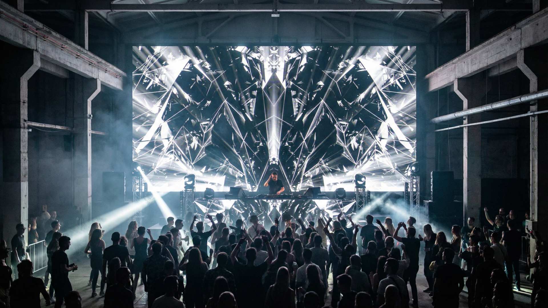 foil-black-limeartgroup-vj-loop-usecase-7 Foil Black VJ loop for concerts and LED screens